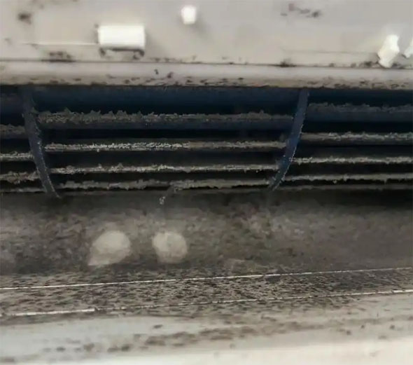 阳高空调吹的风有股烧焦味是怎么回事